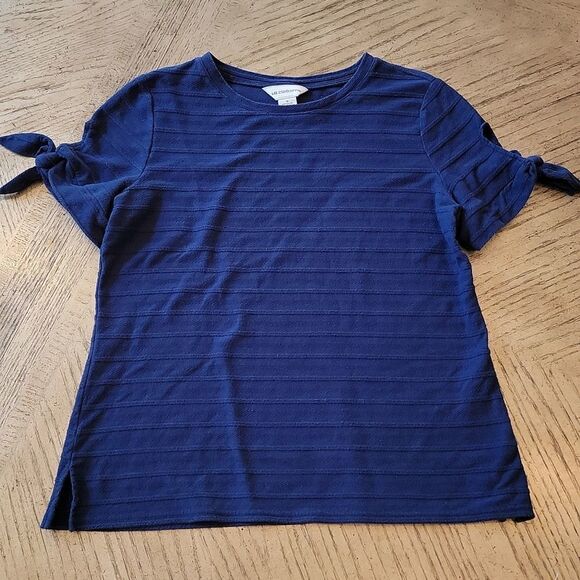 Navy Liz Claiborne tshirt with side bow size M - Picture 1 of 5
